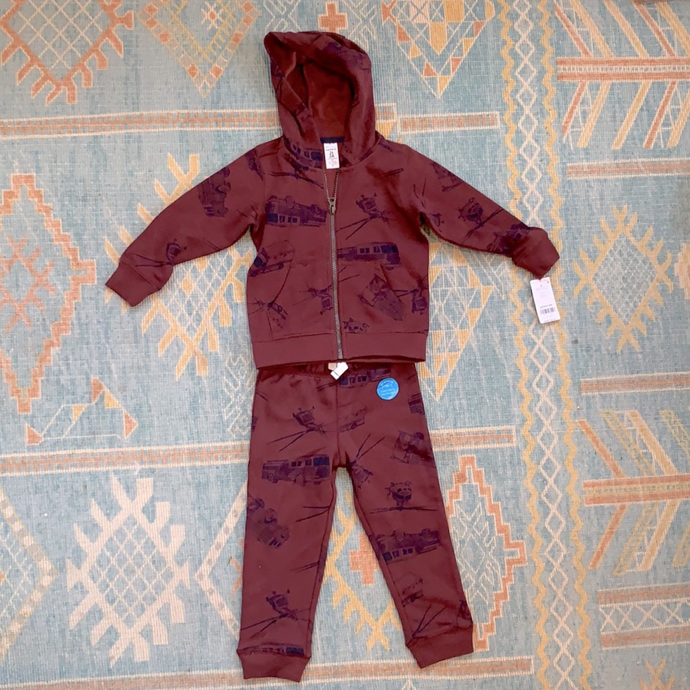 Carter’s sweatsuit